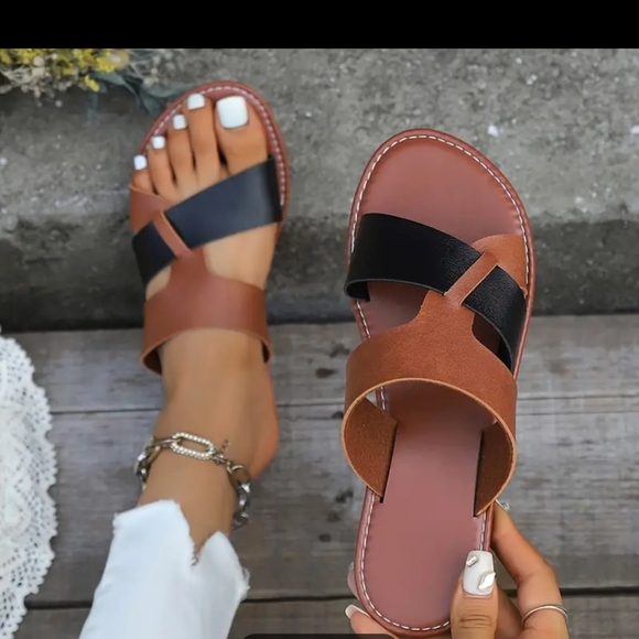 Brown/black flat sandals - Picture 2 of 4